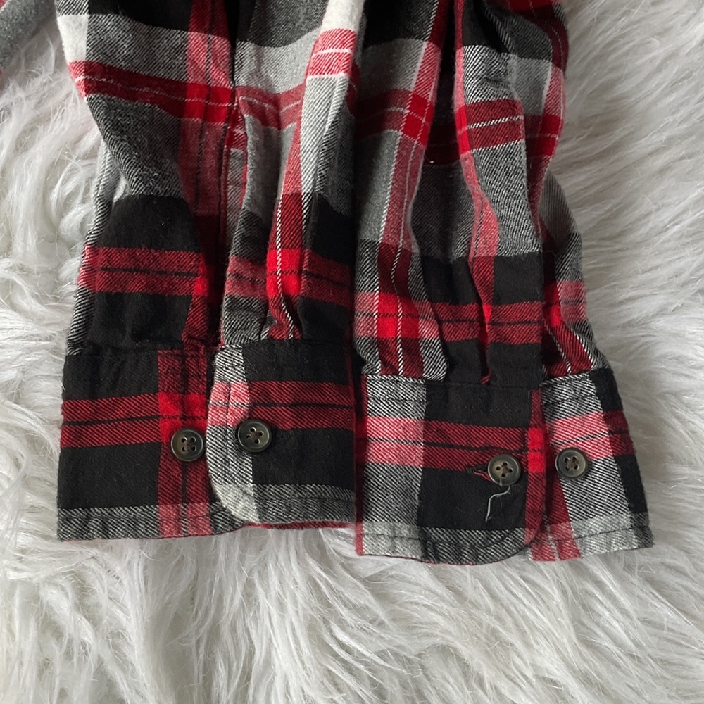 st john's bay Flannel Shirt Sweater Top Red Black Plaid Button Up consign Medium - Picture 4 of 4